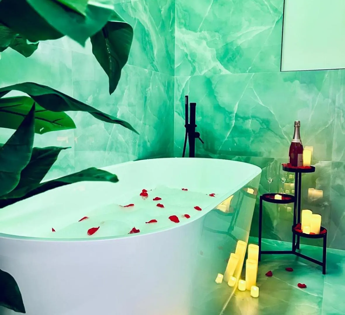 Luxurious Apartment - Seaside - Spa Bath - Wifi - Ac ニース 0*,  フランス